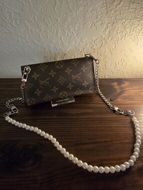 Louis Vuitton Monogram Porte Cartes Credit Yen Bifold Long Wallet On A Chain